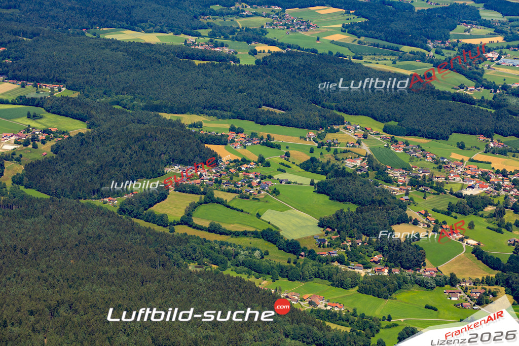Die Luftaufnahme Haus - Bad Kötzting wurde 2022 vom Flugzeug aus (keine Drohne) erstellt. Hohe Auflösung -für große Poster und Wandbilder geeignet - Garantiert!