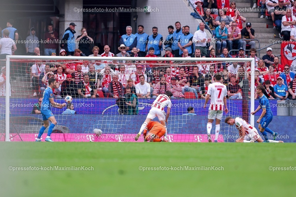 1FC10052601064 | 10.05.2026, Fußball, 1. FC Köln - 1. FC Heidenheim, 1. Fußball Bundesliga Herren, 33. Spieltag, RheinEnergie-STADION, Saison 2025 / 2026: Torschuss Schuss Tor zum 3:1 durch Torschütze Jan Schöppner (FC Heidenheim #03)  Toreinschlag neben Torwart Marvin Schwäbe&nbsp;(1FC Koeln #01) Alessio Castro-Montes&nbsp;(1FC Koeln #17)    DFB regulations prohibit any use of photographs as image sequences and or quasi-video.