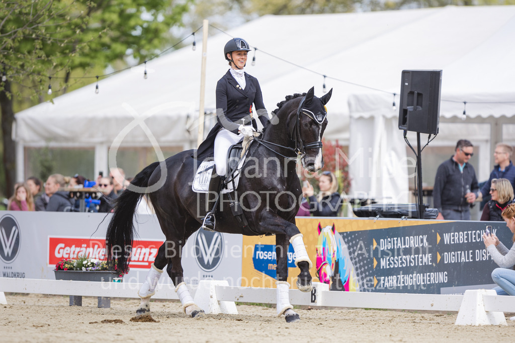 220501_Delbrück_S3St-Dressur-175 | Dressurfestival Delbrück 
01.05.2022
Dressurprüfung Kl. S***, Intermediaire II