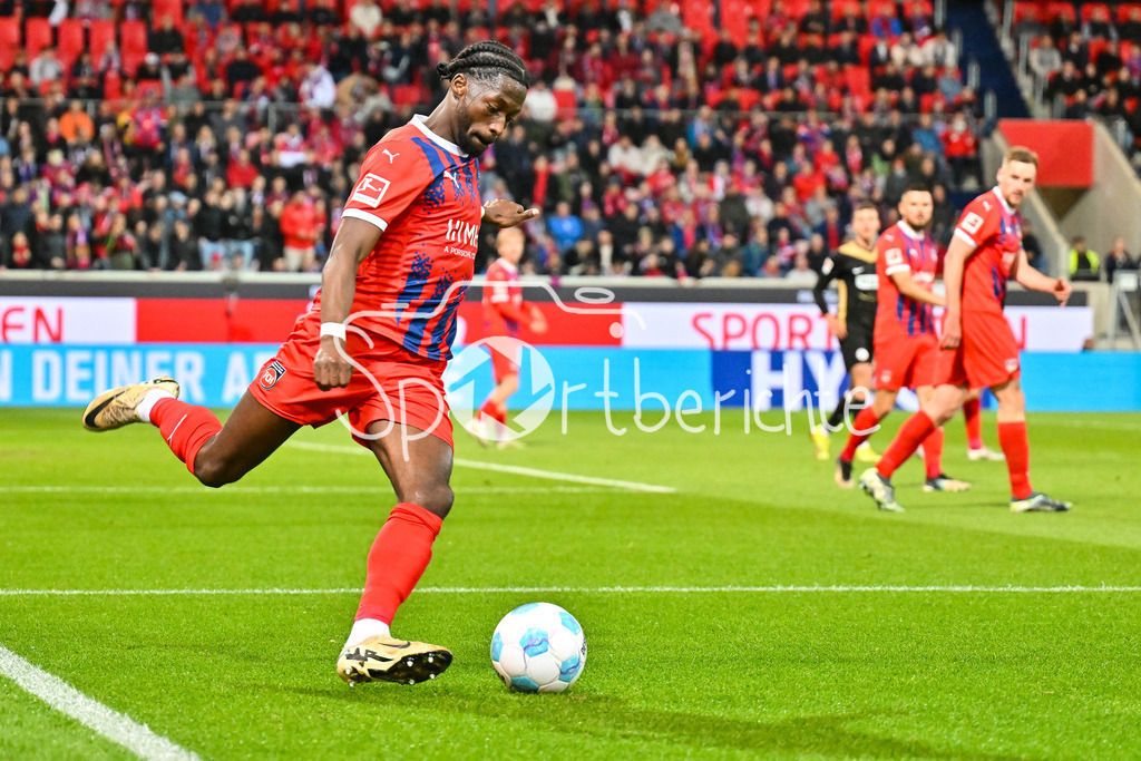 1. FC Heidenheim - SV Elversberg 07 | am BAll Omar Haktab TRAORE (Heidenheim 23) / Einzelfoto / Freisteller / Relegation Bundesliga: 1. FC Heidenheim - SV Elversberg 07, Voith-Arena am 22.05.2025 / DFL REGULATIONS PROHIBIT ANY USE OF PHOTOGRAPHS AS IMAGE SEQUENCES AND/OR QUASI-VIDEO