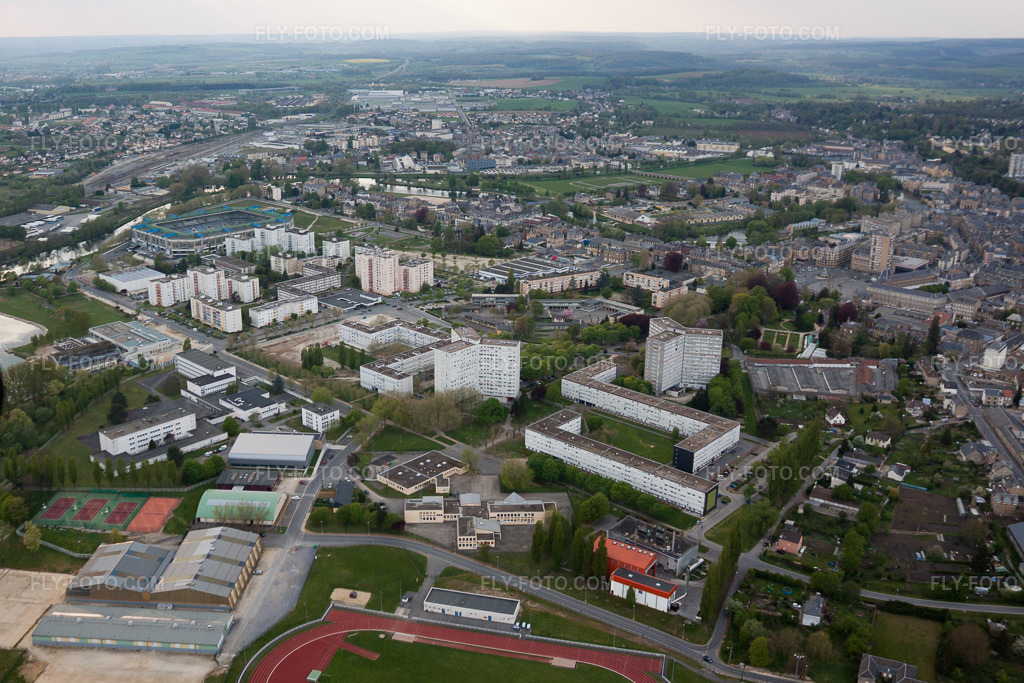 Aerial view: View of the town in Sedan in the state Ardennes, France. – Photo: IMG_39838.jpg taken on 04/16/2011 by Werner Riehm/FLY-FOTO.com – Resolution of the original: 4289 x 2859 px