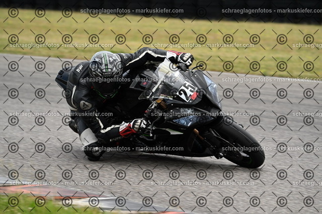 25bt02-0611 | markuskiefer.com - Realisiert mit Pictrs.com