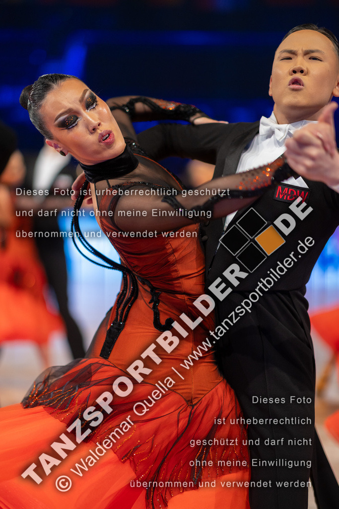 20251206-01568 | Hier finden Sie Tanz Bilder vom Latein und Standard Formationen tanzen. Sportbilder vom Tanzsport. Schöne Fotos und von Weltmeisterschaft, Europameisterschaft, Bundesliga, Regionalliga, Oberliga und Landesliga sowie von GOC Stuttgart, DanceComp, WM Bremen