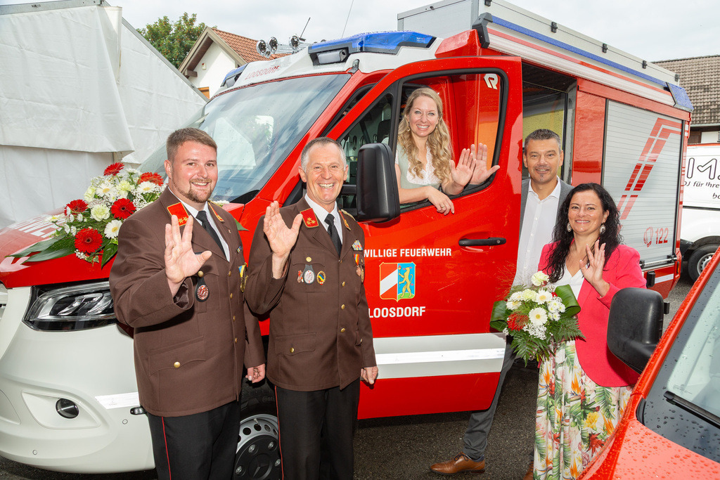 57_Gruppenfotos_057 | Fotodoku der Festmesse im FF-Haus Loosdorf anlässlich der Fahrzeugweihe und in Dienststellung der neuen Einsatzfahrzeuge der FF-Loosdorf.