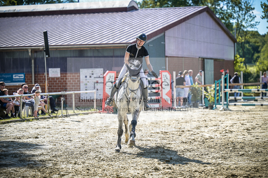 DOS_2428 | Entdecke hochwertige Reitturnierfotos von Foto Oger. Professionell, emotional und authentisch – jetzt Lieblingsmomente im Shop bestellen.Deutschlandweite Turnierfotografie. - Realisiert mit Pictrs.com