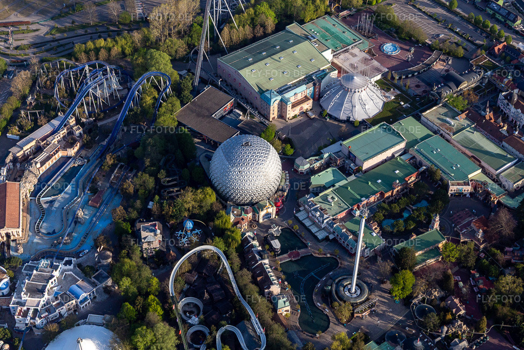 Luftbild: Wegen Corona-Lockdown geschlossener Eurosat CanCan Coaster im Freizeitpark Europa-Park. in Rust im Bundesland Baden-Württemberg in Deutschland. Foto: IMG_126635.jpg vom 25.04.2021 durch Werner Riehm/FLY-FOTO.de
