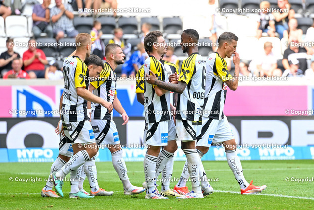 AUT, Fussball Lask vs SKN St. Poelten, Testspiel, Vorbereitung 2024-25 | 20.07.2024, Raiffeisen Arena Linz, AUT, Testspiel Vorbereitung 2024-25, Lask vs SKN St. Poelten, im Bild Jubel Spieler Lask Linz (Lask)// Test Match, New Season 2024-25 Lask vs SKN St. Poelten in Linz, Austria on 2024/07/20