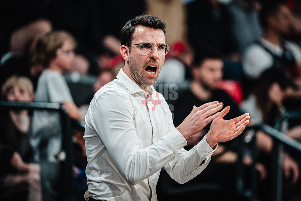 Basketball | Männer | Saison 2023/2024 | easyCredit Basketball Bundesliga | 31. Spieltag | Veolia Towers Hamburg vs. HAKRO Merlins Crailsheim | 30.04.2024 | Headcoach Benka Barloschky (Hamburg Towers)