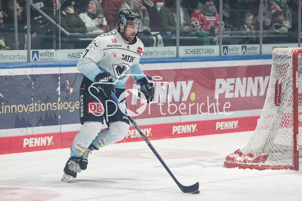 Augsburger Panther - ERC Ingolstadt | Colton JOBKE (ING #7) am Puck