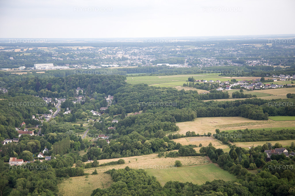 Aerial view: View of the town in Pocé-sur-Cisse in the state Indre et Loire, France. – Photo: IMG_082300.jpg taken on 06/20/2015 by Werner Riehm/FLY-FOTO.com – Resolution of the original: 5472 x 3648 px