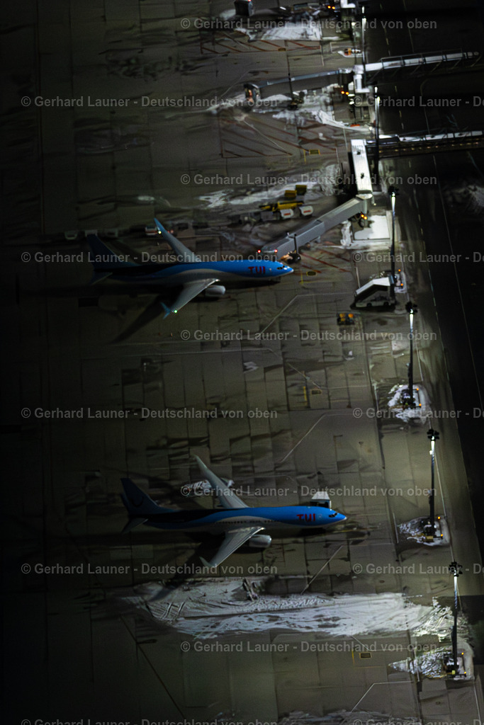 4045219 | Flugzeuge am Gate des Flughafens Stuttgart