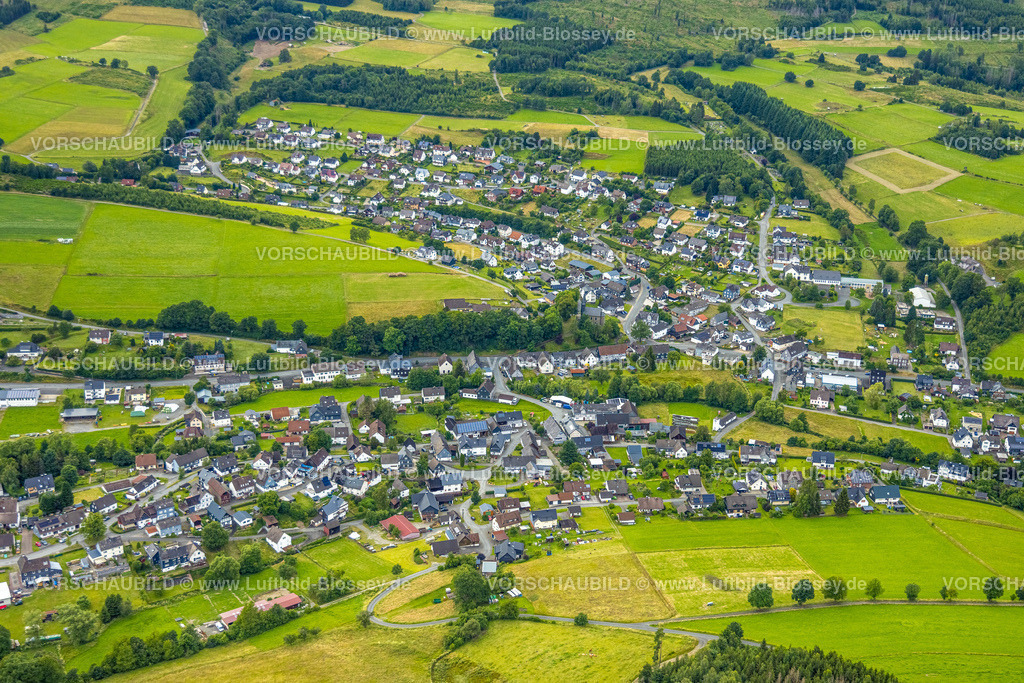 BadLaasphe240709305 | Luftbild, Ortsansicht Wohngebiet Banfe, Wiesen und Felder, Banfe, Bad Laasphe, Wittgensteiner Land, Nordrhein-Westfalen, Deutschland