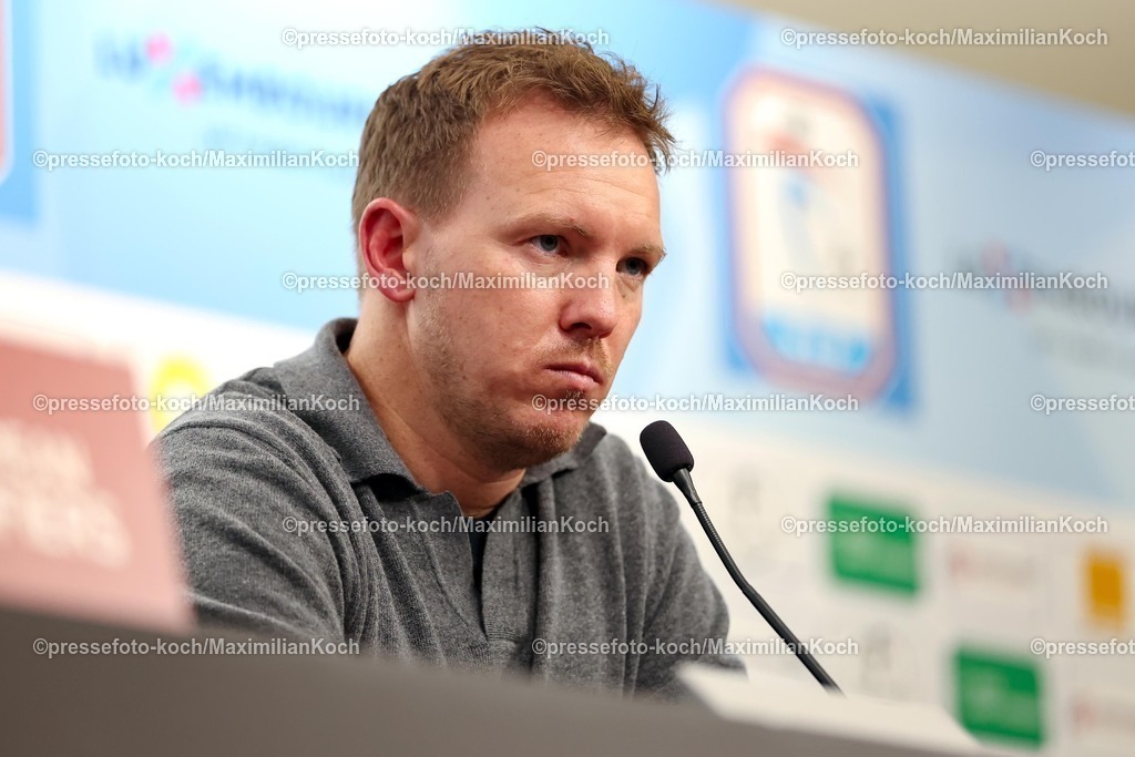 DFB14112501172 | 14.11.2025, Fußball, Länderspiel, WM-Qualifikation Europa, Deutschland - Luxemburg, Stade de Luxembourg (Croix de Gasperich, Luxemburg), 9. Spieltag, Saison 2025 2026: Nationaltrainer Julian Nagelsmann (GER #hc) bei der Pressekonferenz nach dem Spiel  Regulations prohibit any use of photographs as image sequences and or quasi-video.