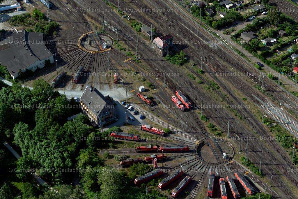 4030111 | BREMEN 01.06.2020 Drehscheibe am Depot des Bahn- Betriebswerkes am Rangierbahnhof an der Straße Mählandsweg im Ortsteil Ohlenhof in Bremen, Deutschland. Weiterführende Informationen bei: DB Netz AG,  Deutsche Bahn AG. // Turntable at the depot of the railway depot at the marshalling yard on the street Maehlandsweg on street Maehlandsweg in the district Ohlenhof in Bremen, Germany. Further information at: DB Netz AG,  Deutsche Bahn AG. Foto: Gerhard Launer