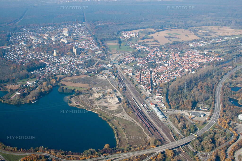 Luftbild: Ortsansicht von Osten in Wörth am Rhein im Bundesland Rheinland-Pfalz in Deutschland. Foto: IMG_35222.jpg vom 31.10.2010 durch Werner Riehm/FLY-FOTO.de