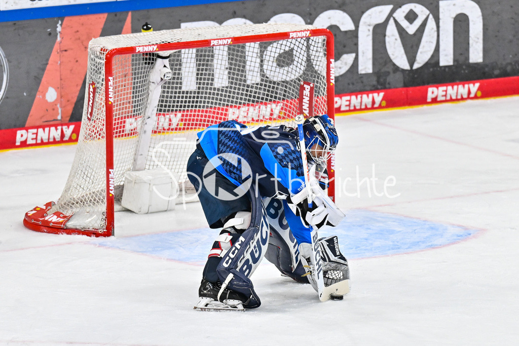 ERC Ingolstadt - Nuernberg Ice Tigers | am Puck ERC Keeper Christian HELJANKO (ERC Ingolstadt 30) / Einzelfoto / Freisteller / DEL: ERC Ingolstadt - Nuernberg Ice Tigers, Saturn Arena am 21.03.2025