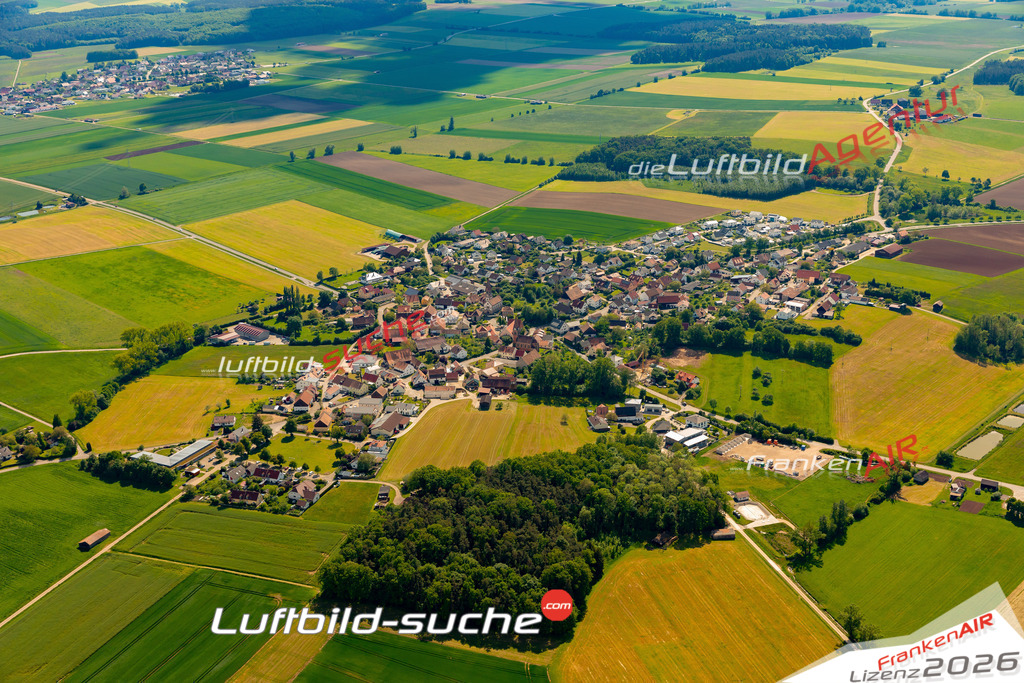 Das Luftbild zeigt : Ebenried Allersberg - Die Luftaufnahme wurde 2024 vom UL-Flugzeug aus erstellt ( keine Drohne ) - Hochauflösende Luftaufnahme - Für grossformatige Ausdrucke geeignet. Die Geschenkidee !Mit Lizenz und Bildrechte bestellbar