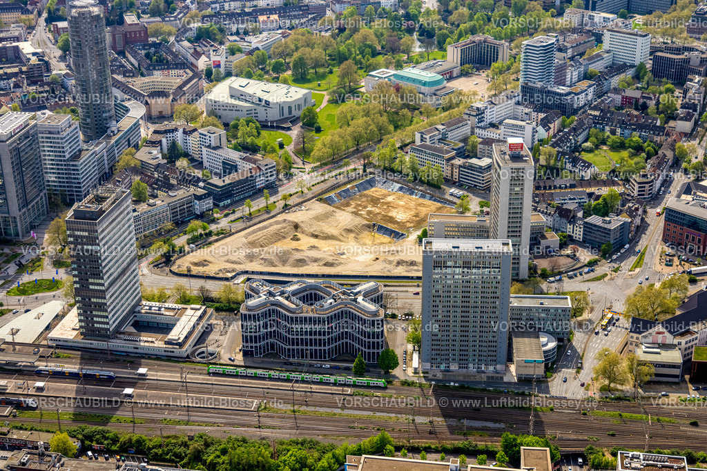 Essen240400762 | Luftbild, Firmenkomplex Hochhäuser mit Postbank, DB Schenker, innogy und Ruhr Tower, Baustelle an der Huyssenallee und Kruppstraße für geplanten Bürocampus Südviertel, Essen, Ruhrgebiet, Nordrhein-Westfalen, Deutschland