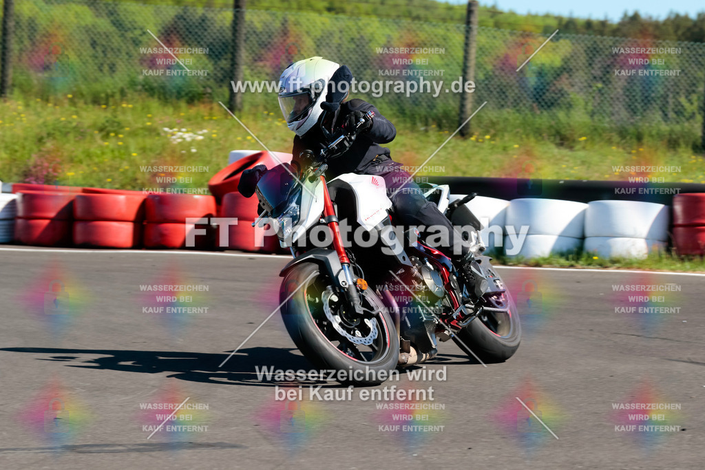 Moto-TeamOBK-21747 | Hier findet Ihr Bilder von Touristenfahrten auf der Nürburgring Nordschleife oder von anderen Veranstaltungen die ich besucht habe. Viel Spass beim Durch Schauen 