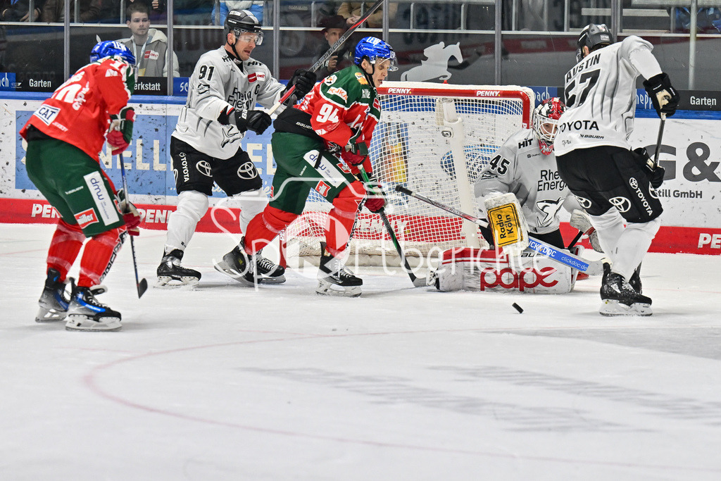 Augsburger Panther - Kölner Haie | Anrei HAKULINEN (Augsburger Panther #94) kann in dieser Sezene nichts aus der Torchance machen / DEL: Augsburger Panther - Koelner Haie, Curt Frenzel Stadion am 02.03.2025
