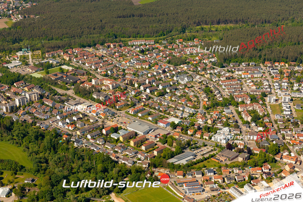 Das Luftbild zeigt :  Roth - Die Luftaufnahme wurde 2024 vom UL-Flugzeug aus erstellt ( keine Drohne ) - Hochauflösende Luftaufnahme - Für grossformatige Ausdrucke geeignet. Die Geschenkidee !Mit Lizenz und Bildrechte bestellbar