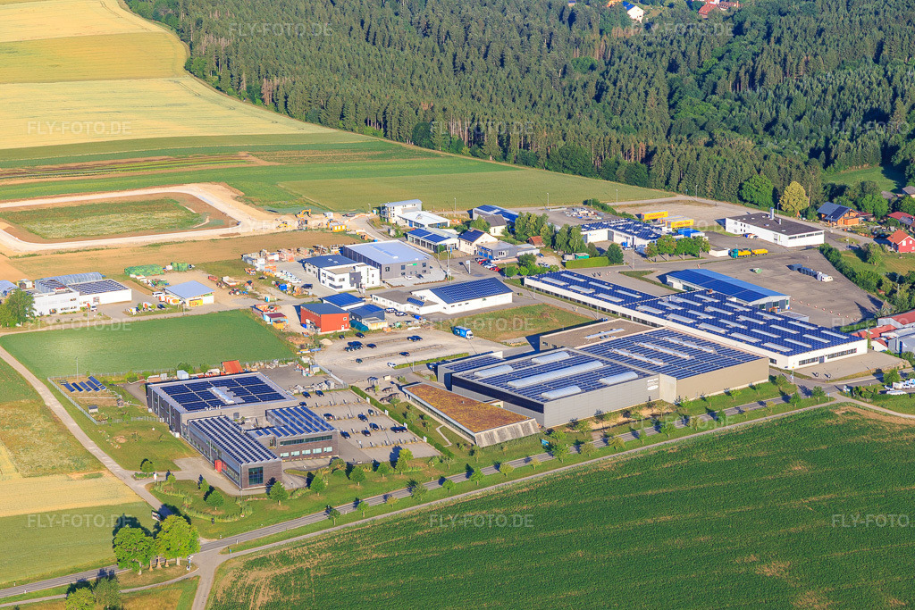 Luftbild: Industriegebiet aus Osten mit Solera GmbH, AERO-LIFT Vakuumtechnik GmbH und grashobber GmbH im Ortsteil Binsdorf in Geislingen im Bundesland Baden-Württemberg in Deutschland.Foto: IMG_148893.jpg vom 28.06.2025 durch Werner Riehm/FLY-FOTO.deInfinite Event TickerAERO-LIFT | Vakuumheber & Vakuumhebegerätegrashobber GmbH - der Spezialist für nachhaltige Rasenpflege