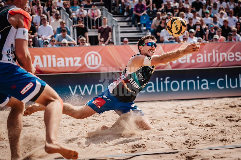Beachvolleyball | Männer | Allianz German Beach Tour 2025 | Tourstop Hamburg | 31.05.2025 | David Poniewaz spielt den Ball