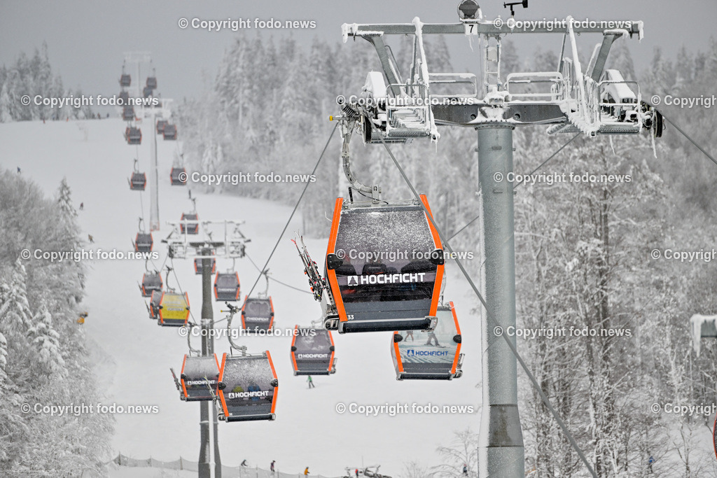 Hochficht_ Skigebiet_ Boehmerwald_ 04.02.2023-20 | 04.02.2023, Hochficht, AUT, Skigebiet Hochficht, Boehmerwald, im Bild Hochficht Bergbahn, Gondel, Skipiste