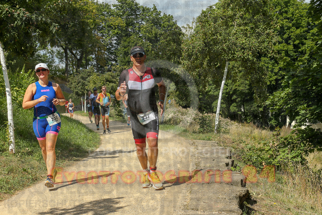 250824_1335_EX1_2926 | Sportfotografie im Rhein-Sieg Kreis, Köln, Bonn, NRW, Rheinland Pfalz, Hessen, etc. Unser Tätigkeitsfeld umfasst den Laufsport vom Volkslauf über den Marathon, Duathlon, Triathon bis zum Ultralauf wie Kölnpfad Ultra oder Schindertrail.