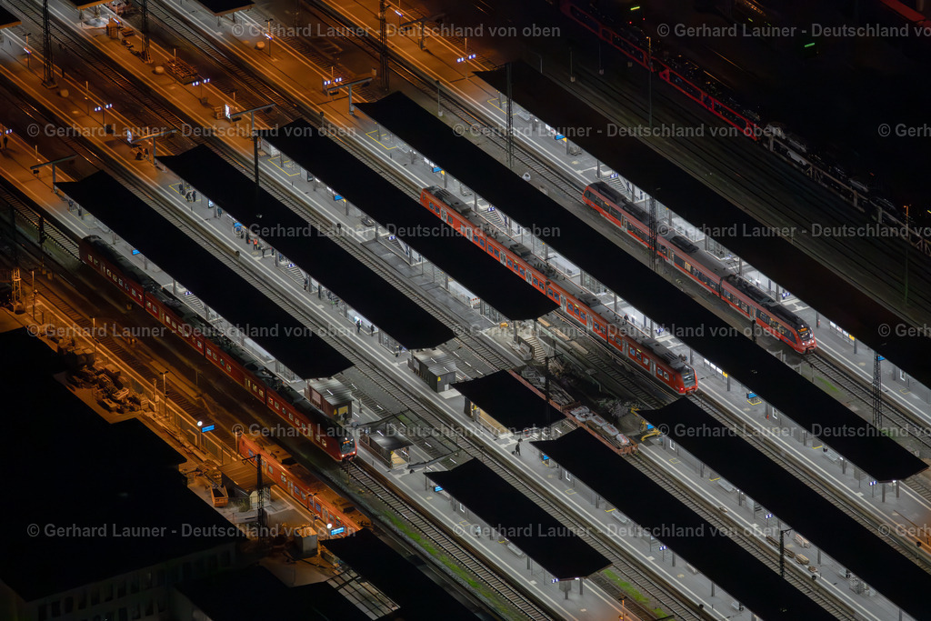 3906235 | Würzburg Hauptbahnhof bei Nacht 2019