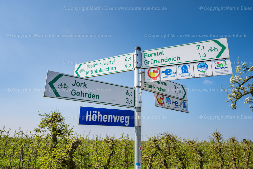 Grünendeich Radwegbeschilderung_ELS_9840230423 | Fotos aus den Touristenorten aus Norddeutschland. - Realisiert mit Pictrs.com