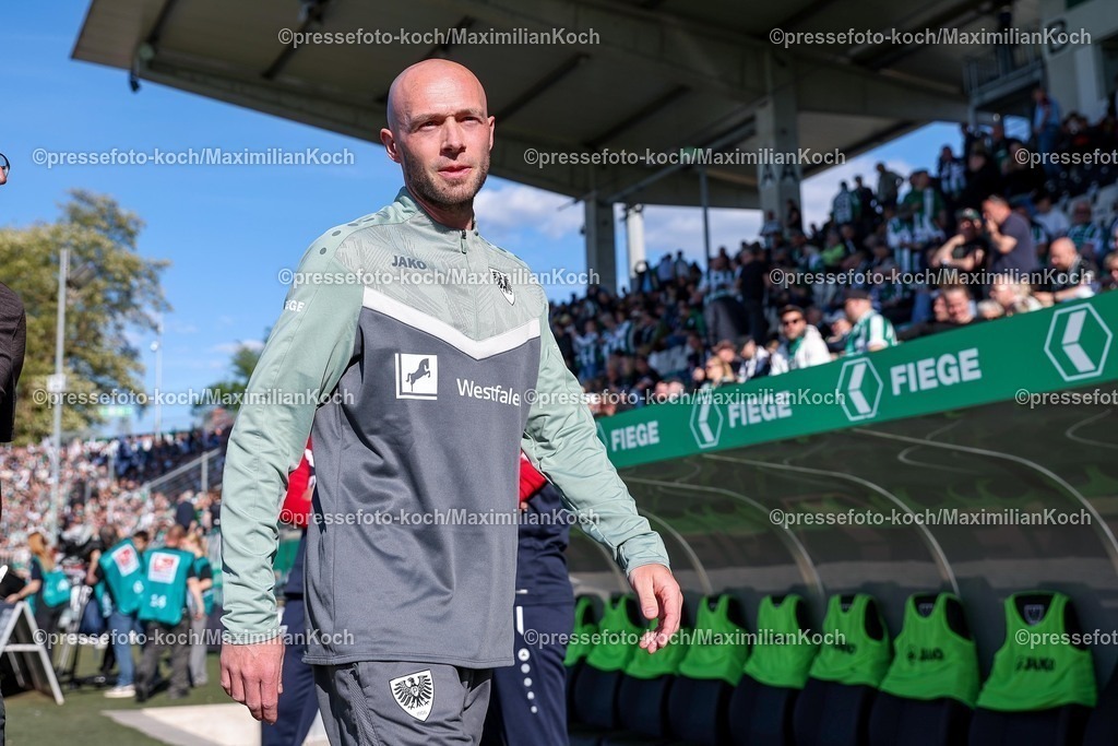 SCP09052502197 | 09.05.2025, Fußball, Preußen Münster - Hertha BSC, 2. Fußball Bundesliga, 33. Spieltag, Preußenstadion, Saison 2024 2025: Cheftrainer Christian Pander (Preussen Muenster) DFB regulations prohibit any use of photographs as image sequences and or quasi-video.