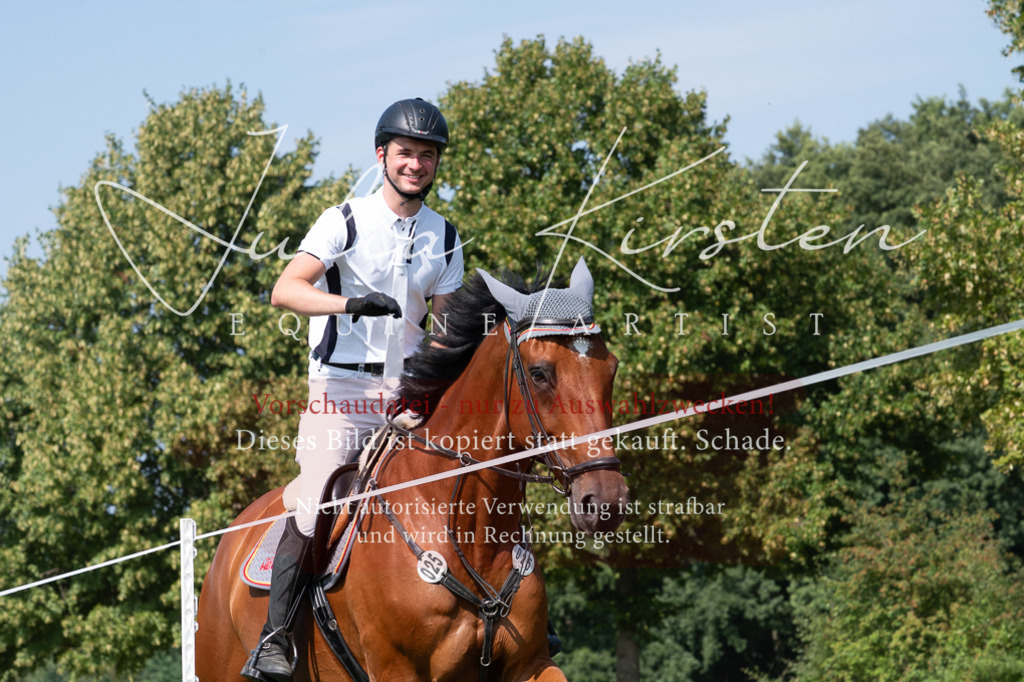 DSC_0821 | Pferde- und Turnierfotografie in Westsachsen. Pferdeportraits, Auftragszeichnungen und intuitive Kunst.