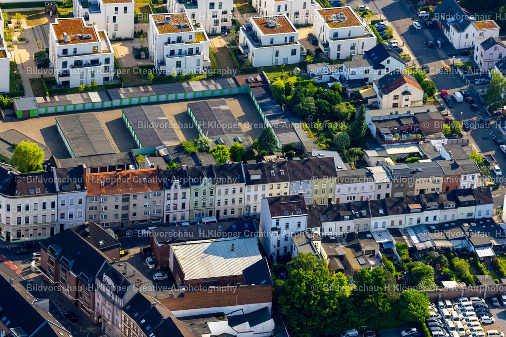 Luftbild Mönchengladbach-3779 | Luftbildfotografie und Luftbild Lückenbebauung entlang der Mehrfamilienhaus- Wohnhaus- Siedlung in Mönchengladbach - Realisiert mit Pictrs.com