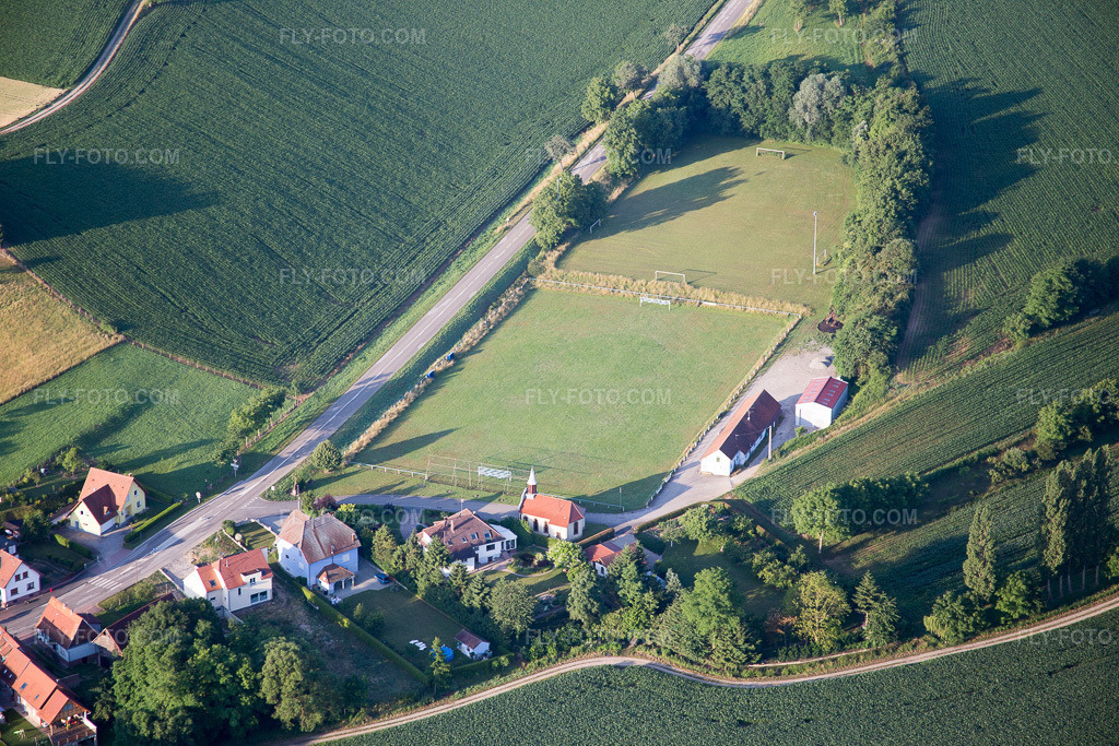 Aerial view: View of the town in Neewiller-près-Lauterbourg in the state Bas-Rhin, France.Photo: IMG_082908.jpg taken on 06/26/2015 by Werner Riehm/FLY-FOTO.comResolution of the original: 5472 x 3648 px