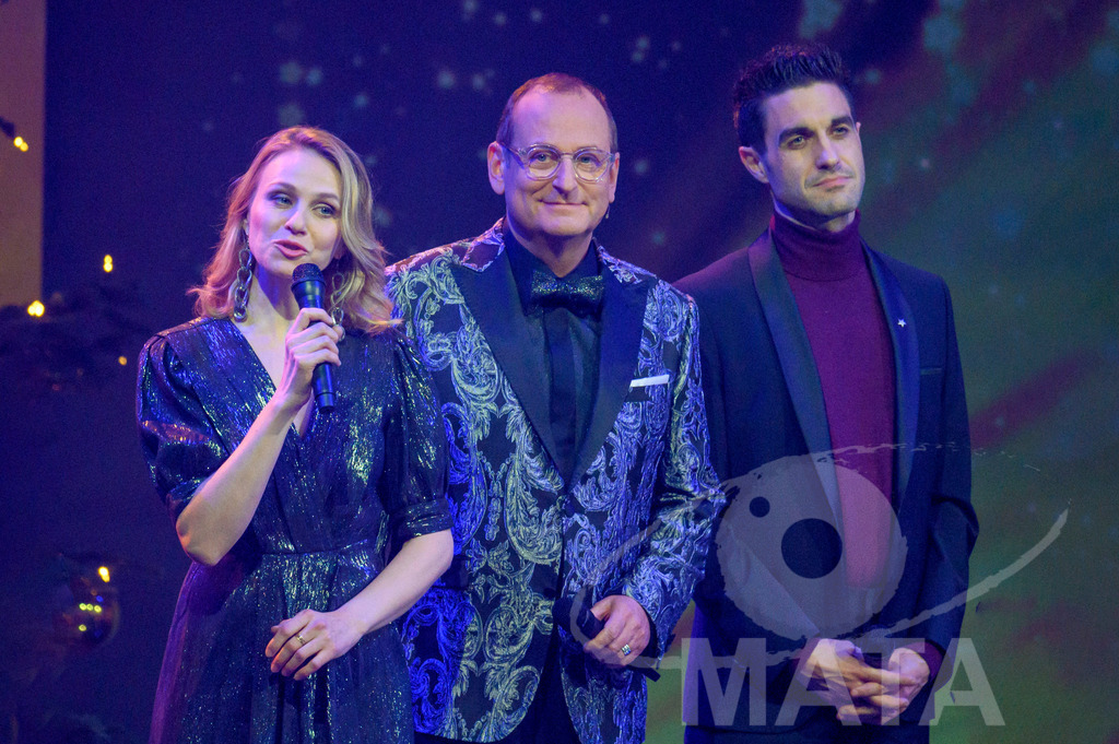 _DWA1442 | Teresa Rizos (Servus Baby),Volker Heißmann (Sternstunden-Gala, Fastnacht in Franken), Dominik Glöbl (Wirtshausmusikanten beim Hirzinger) bei '30 Jahre Sternstunden-Gala 2023' in der Frankenhalle. Nürnberg, 15.12.2023 - Realisiert mit Pictrs.com
