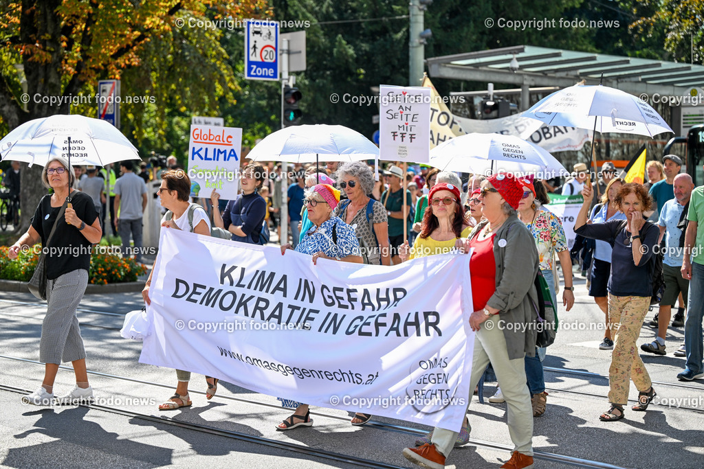 Demonstration Fridays for Future_ 15.09.2023-33 | 15.09.2023, Linz, AUT, Demonstration Fridays for Future, im Bild Teilnehmer an der Demonstration, Omas gegen rechts