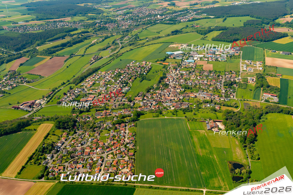 Das Luftbild zeigt :  Wilhelmsdorf - Die Luftaufnahme wurde 2024 vom UL-Flugzeug aus erstellt ( keine Drohne ) - Hochauflösende Luftaufnahme - Für grossformatige Ausdrucke geeignet. Die Geschenkidee !Mit Lizenz und Bildrechte bestellbar
