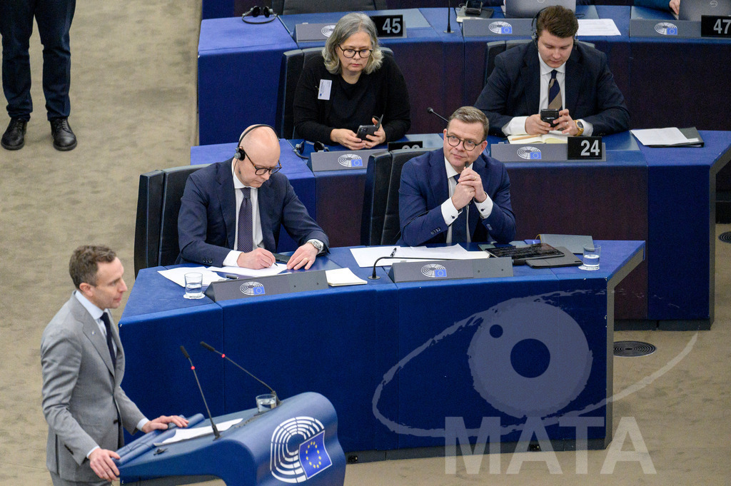 _DWI6306 | Der finnische Ministerpräsident Petteri Orpo hört sich Reden von Europaabgeordneten im Rahmen der Debatte „Das ist Europa“ an in EU Parlement in Straßburg, 13.03.2024 - Realisiert mit Pictrs.com