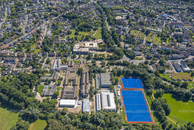 Dinslaken240803161 | Luftbild, Hiesfeld Schulzentrum mit Gesamtschule, Hauptschule  und Gustav-Heinemann-Gymnasium, Sporthallen und blaue Sportplätze, Baustelle Realschule und Gustav-Heinemann-Gymnasium Campus-Süd, Hiesfeld, Dinslaken, Ruhrgebiet, Nordrhein-Westfalen, Deutschland