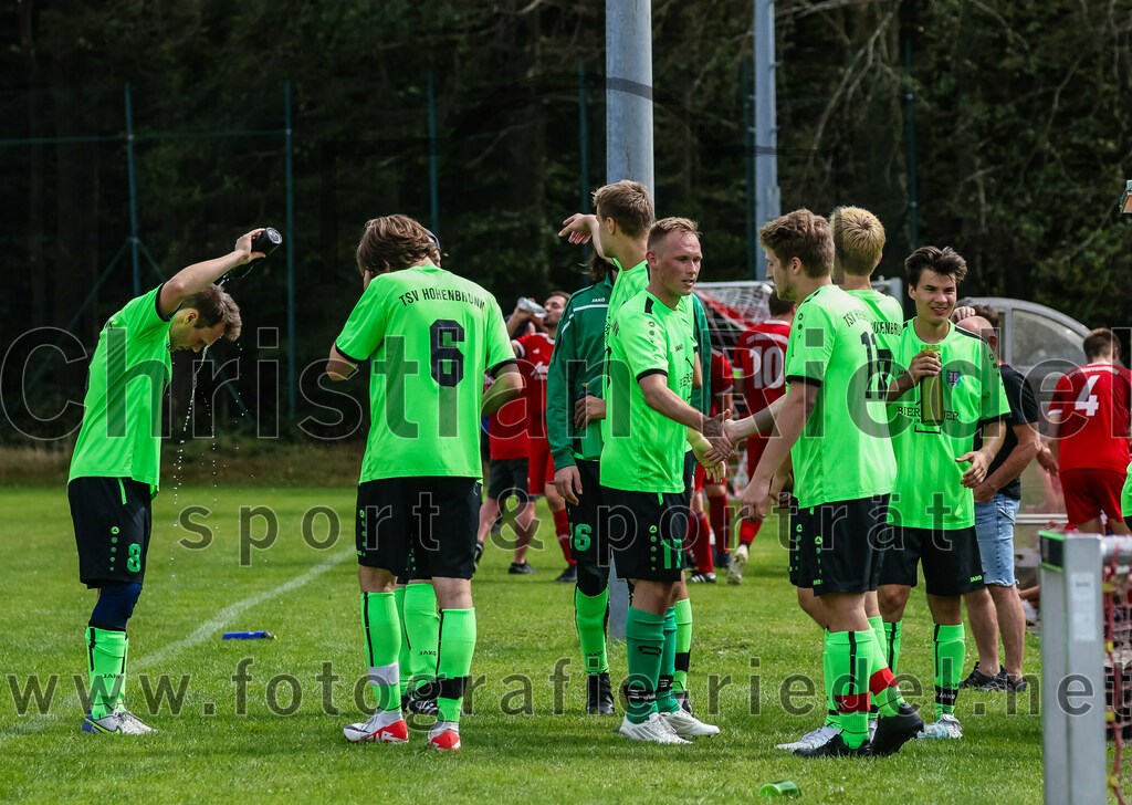 2023-09-03_036_TSV_Oberpframmern_II_gegen_TSV_Hohenbrunn_II | Oberpframmern, Deutschland, 03.09.2023:
Fußball, B-Klasse 2023 / 2024, 3. Spieltag, TSV Oberpframmern II gegen TSV Hohenbrunn II, Endergebnis: 0:2

Tom Alexander Kussmaul (TSV Hohenbrunn, #8), Paul Feinweber (TSV Hohenbrunn, #6), Jan Tappermann (TSV Hohenbrunn, #17), Philip Hoffmann (TSV Hohenbrunn, #11)

Foto: Christian Riedel / fotografie-riedel.net