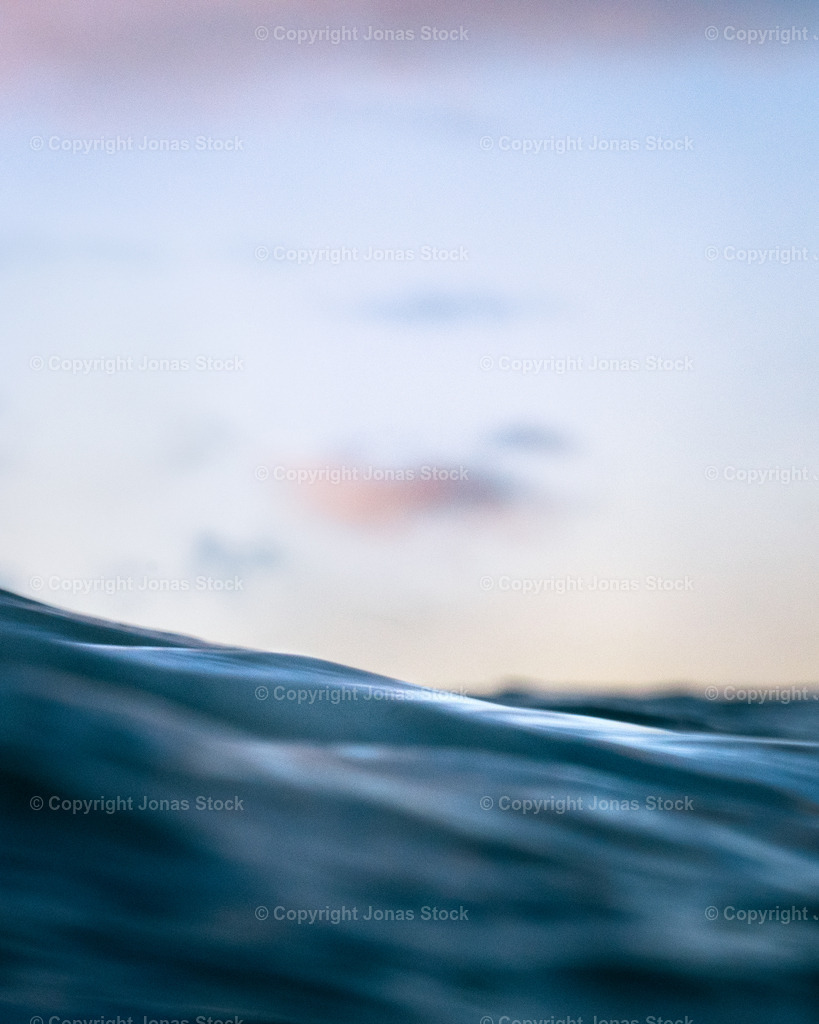 Oceanblue | Watershot of a rather calm day in Portugal.  - Realisiert mit Pictrs.com