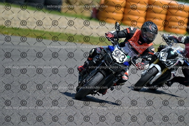 26BT02-1551 | markuskiefer.com - Realisiert mit Pictrs.com