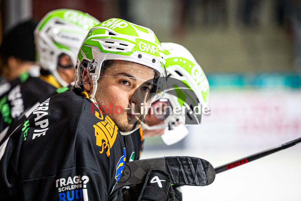 Peißenberg MINERS gegen EHC Königsbrunn LÖWEN | Eishockey Bayernliga 2025/26 Viertelfinale Spiel 4, Peißenberg MINERS gegen EHC Königsbrunn LÖWEN, 20260215,Spielerbank, läuft nicht, Enttäuschung,2026-02-15 in Peißenberg (flatbuy Arena Peißenberg), Sinan ONDÖRTOGLU (MINERS 22)Copyright: WolfgangxLindner www.foto-lindner.de