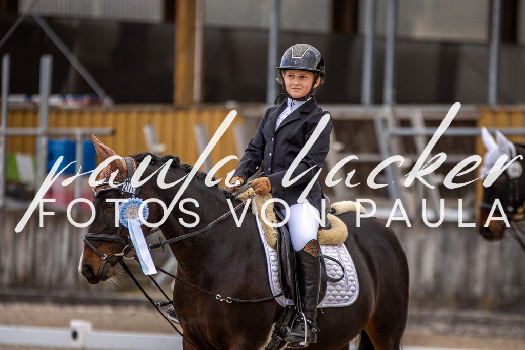 IMG_3608 | Erleben Sie dynamische Sport- und emotionale Tierfotografie in Süddeutschland mit Fotos von Paula. Spezialisiert auf Pferde- und Hundefotografie sowie Sportevents. Kontaktieren Sie mich für einzigartige und ausdrucksstarke Bilder Ihrer besonderen Momente. - Realisiert mit Pictrs.com