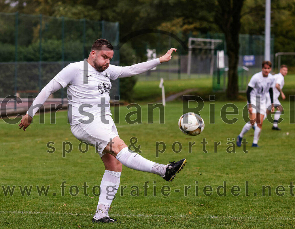 2023-08-27_060_TSV_Egmating_II_gegen_SG_Grasbrunn-Haar_II | Egmating, Deutschland, 27.08.2023:
Fußball, B-Klasse 2023 / 2024, 2. Spieltag, TSV Egmating II gegen (SG) Grasbrunn / Haar II, Endergebnis: 1:2

Oliver Conle ((SG) Grasbrunn / Haar II, #15)

Foto: Christian Riedel / fotografie-riedel.net