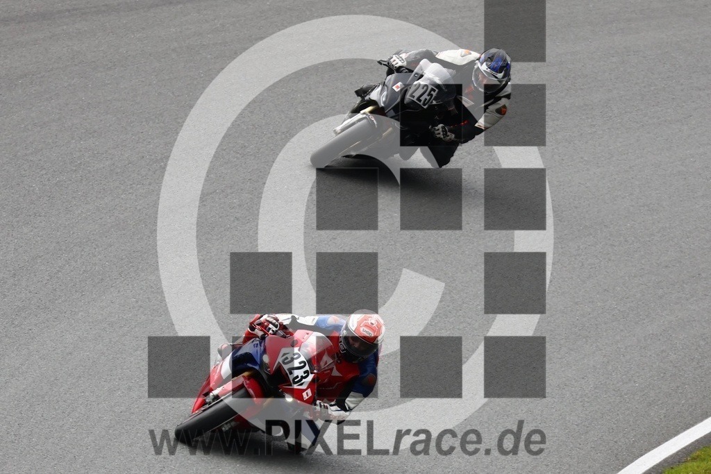 0323-20240916_11612 | Schöne Erinnerungen an spannende Momente - das festzuhalten ist unser Job. PIXELrace.de ist seit 2003 auf den Rennstrecken Europas unterwegs um die Action draußen beim Fahren und die wunderbare Stimmung imm Fahrerlager für euch einzufangen.