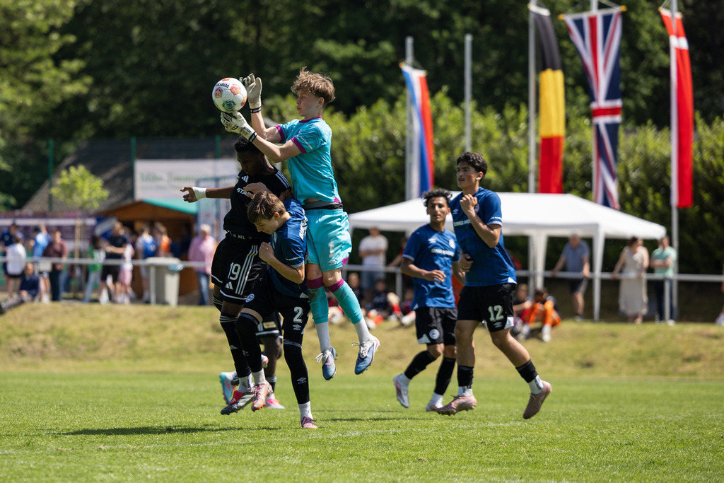 Fußball I Männer I 40. Pfingscup Hollage I 13133 | realhellocedii - Realisiert mit Pictrs.com