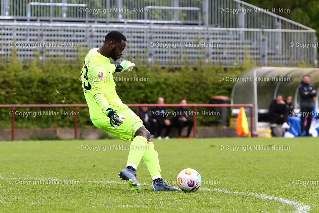 NH_EimsbüttelerTV_HolsteinKielU23_RegionalligaNord_21042024 | #29 Aboubakar Siriki Fofana (Eimsbütteler TV)

Fußball I Herren I Regionalliga Nord I Saison 2023-2024 I 30. Spieltag I Eimsbütteler TV - Holstein Kiel U23 I 21.04.2024 I Sportpark Eimsbüttel