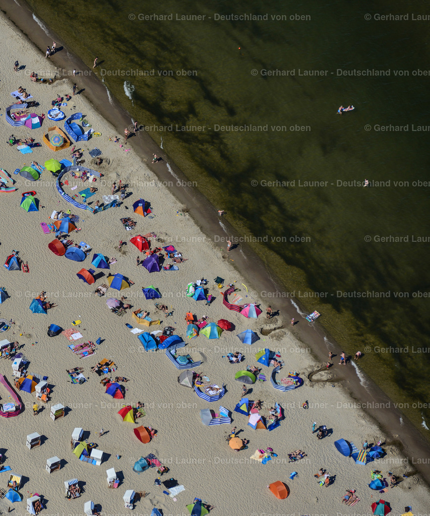 3637732 | ZINNOWITZ 25.08.2016 Strandkorb- Reihen am Sand- Strand im Küstenbereich der Ostsee an der Straße Strandpromenade in Zinnowitz im Bundesland Mecklenburg-Vorpommern. Weiterführende Informationen bei: Kurverwaltung des Ostseebades Zinnowitz. // Beach chair on the sandy beach ranks in the coastal area the Baltic Sea on street Strandpromenade in Zinnowitz in the state Mecklenburg - Western Pomerania. Further information at: Kurverwaltung des Ostseebades Zinnowitz. Foto: Gerhard Launer